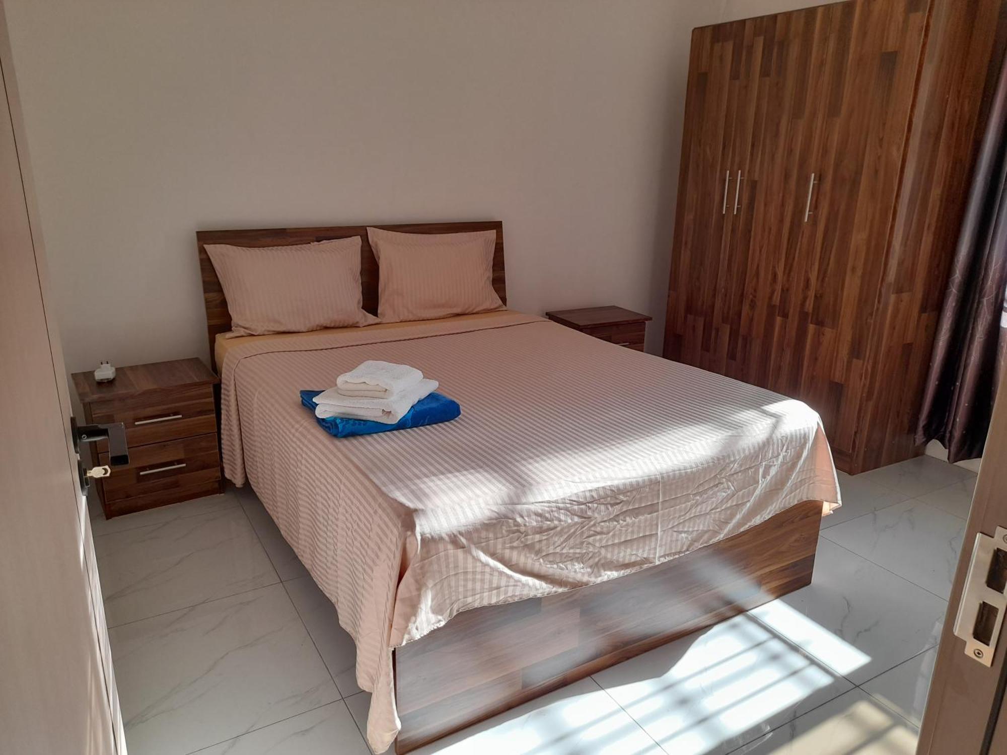 R & L Seaside Apartment *